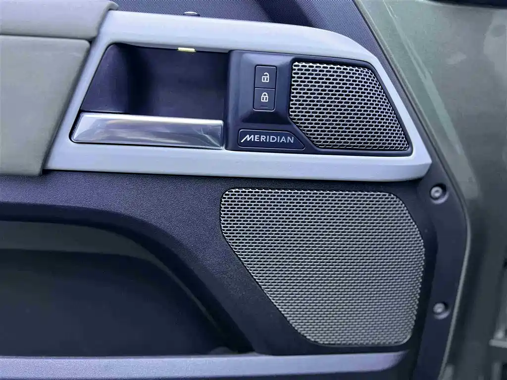 Land Rover Defender 2020 Model 110 P400 HSE фото 7