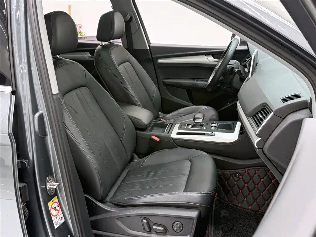 Audi Q5L 2020 Facelift 40 TFSI Honor Fashion фото 8