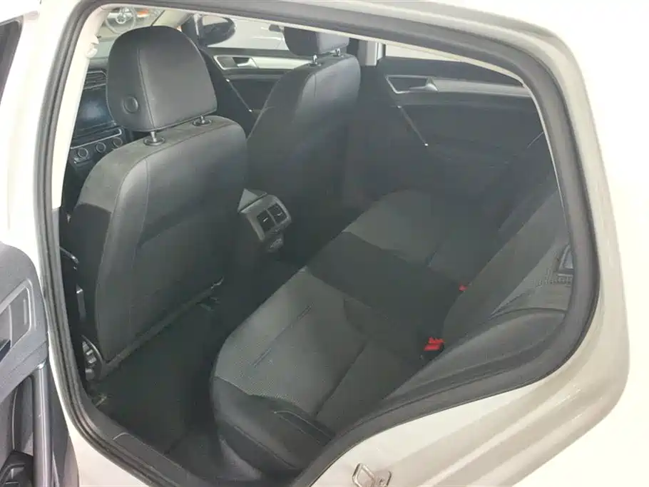 Volkswagen Golf 2020 Beloved Edition 280TSI DSG Comfort фото 11