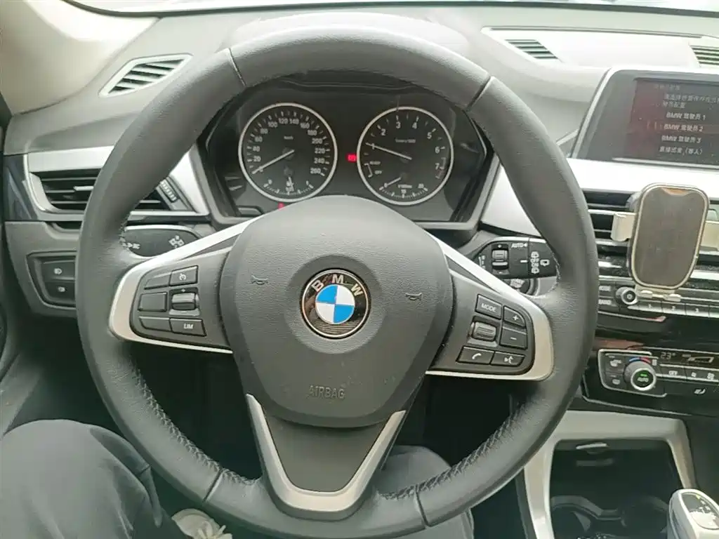 BMW X1 2018 sDrive20Li Leading Model фото 11