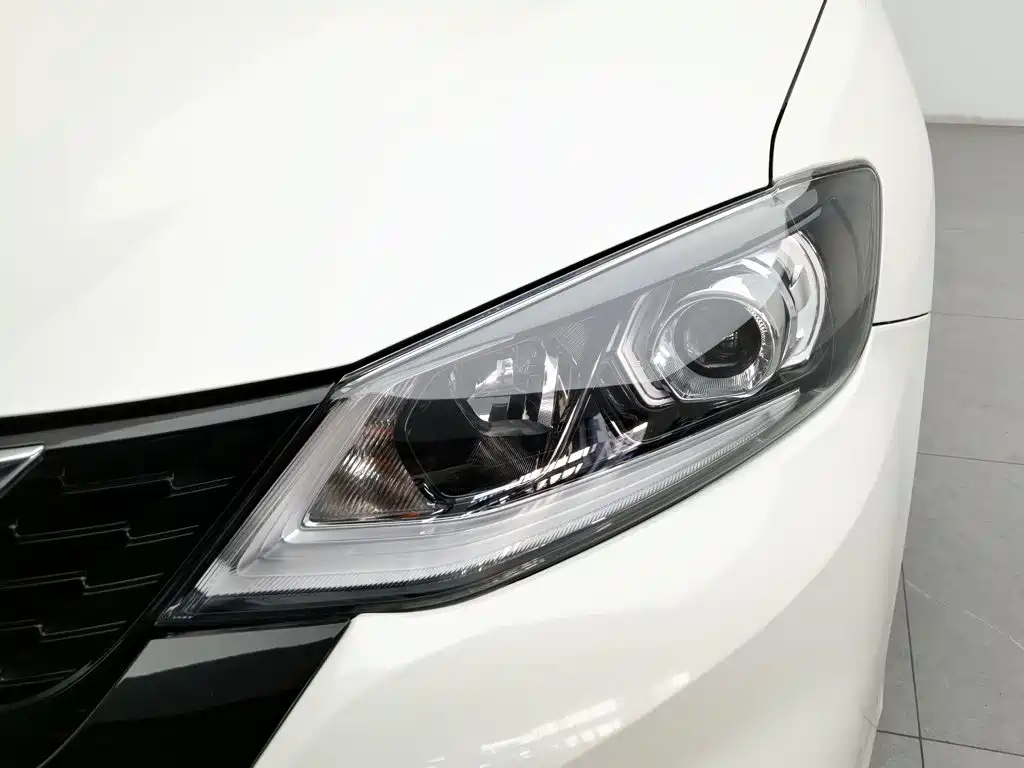 Nissan Tiida, миниатюра 7