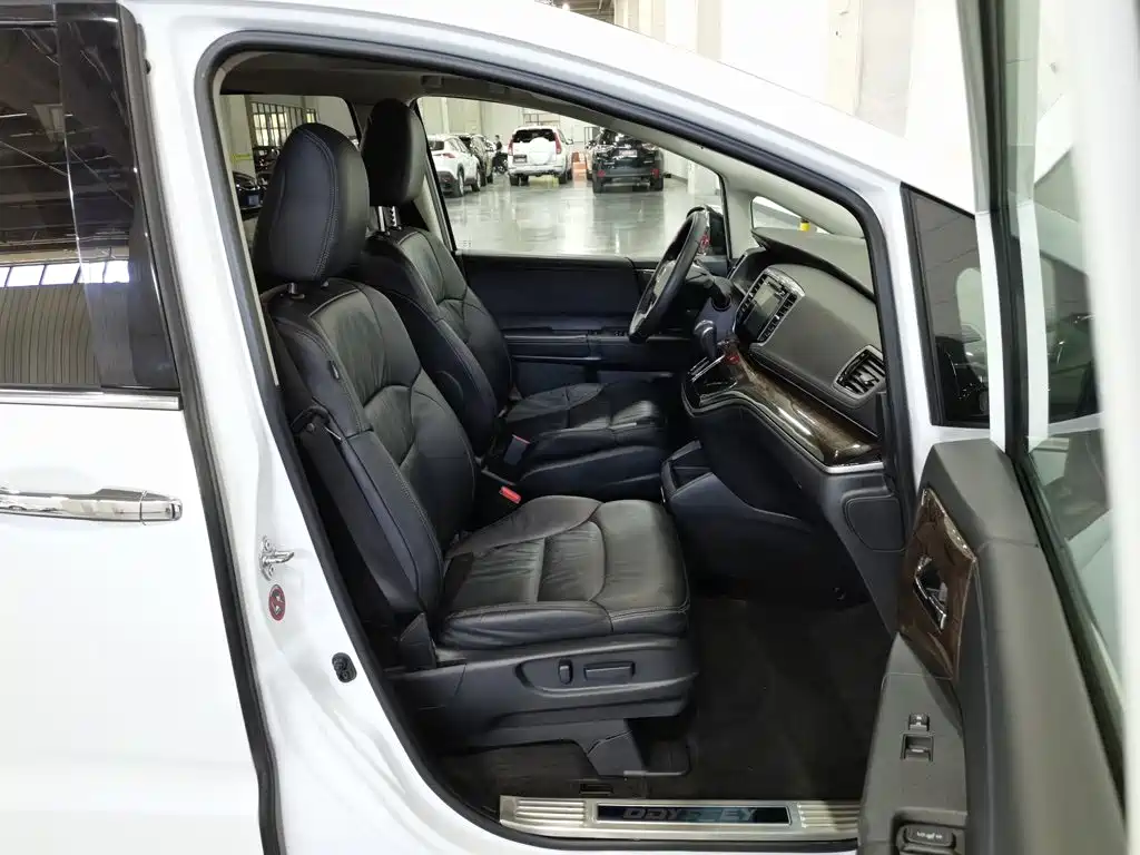 Фото 23 - Honda Odyssey