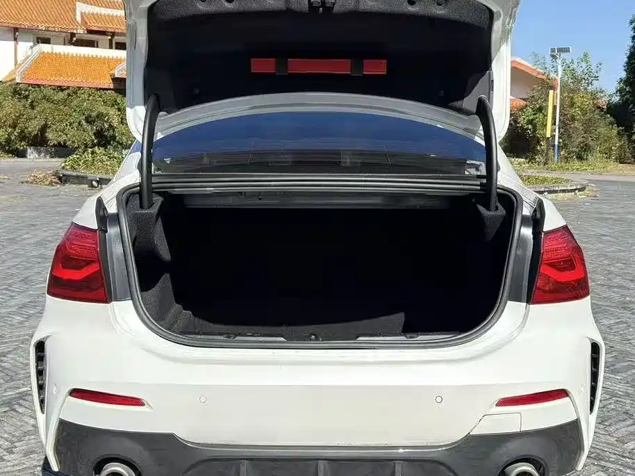 BMW 1-SERIES