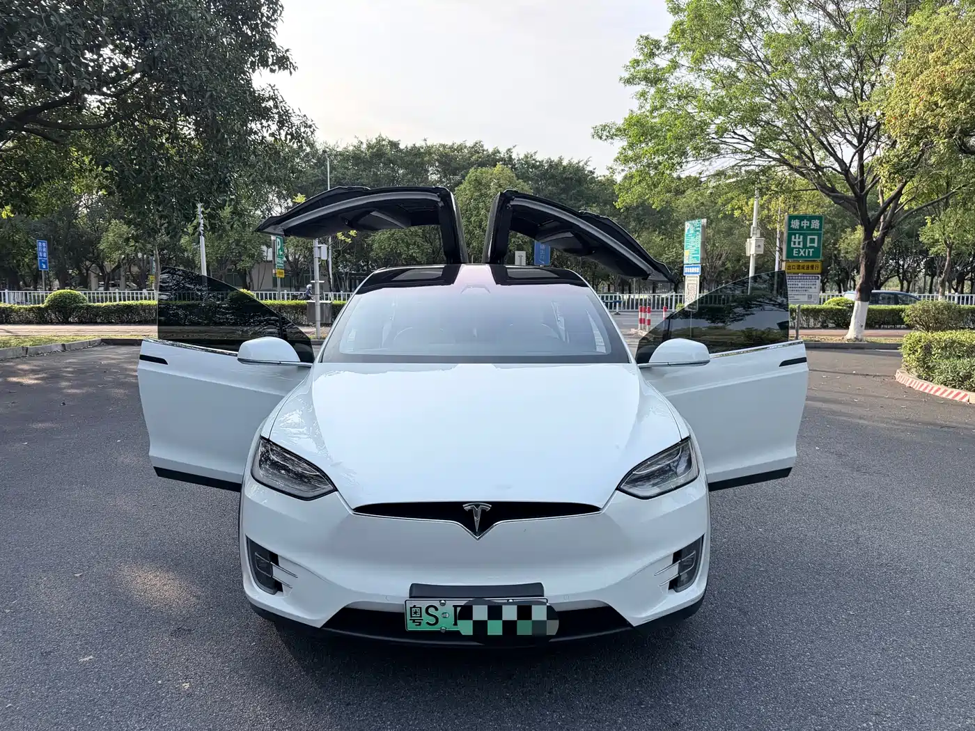 TESLA MODEL X