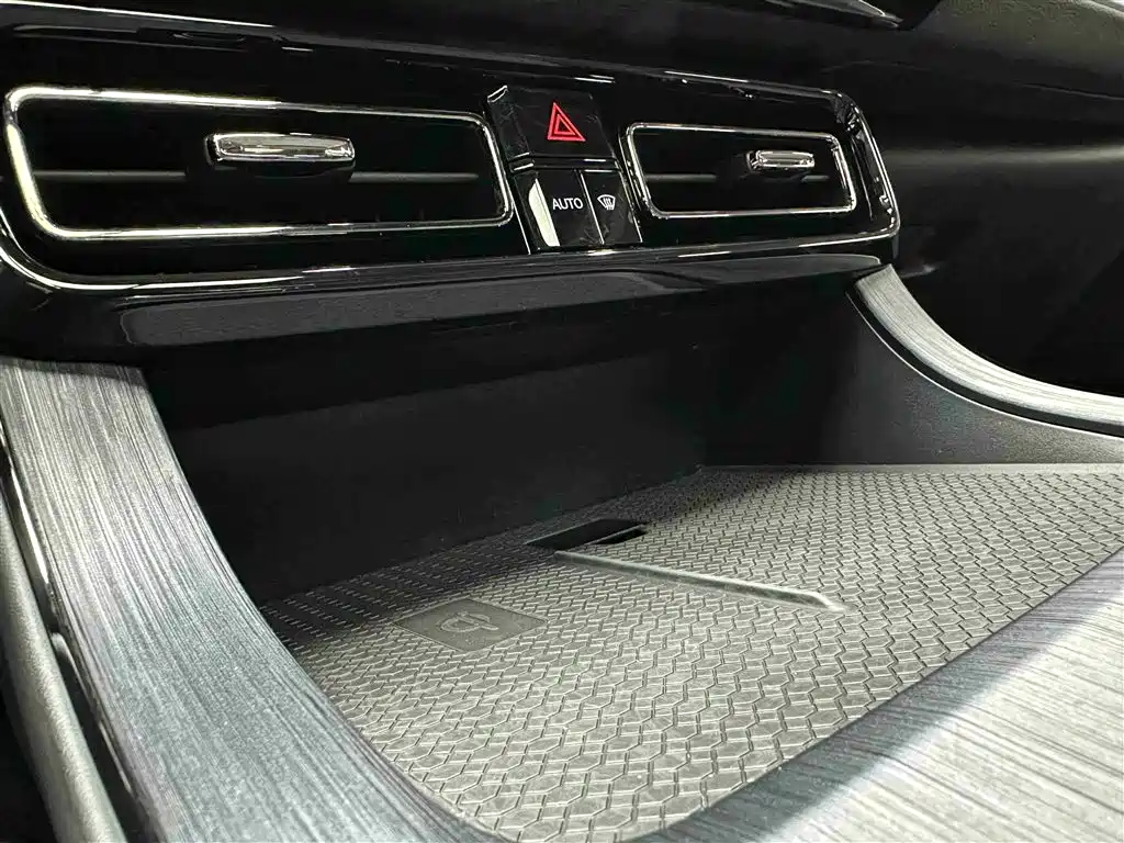 GAC Trumpchi Trumpchi GS8 2022 Hybrid Series 2.0TM 4WD Premium Edition (7-Seater) фото 17