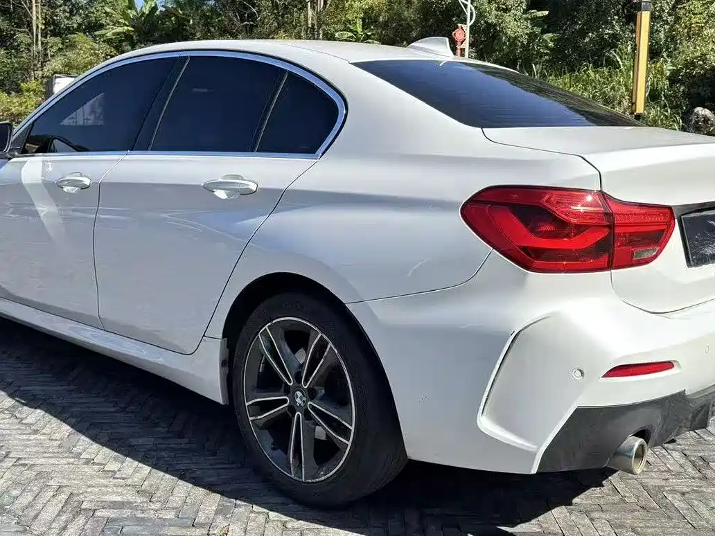 BMW 1-SERIES