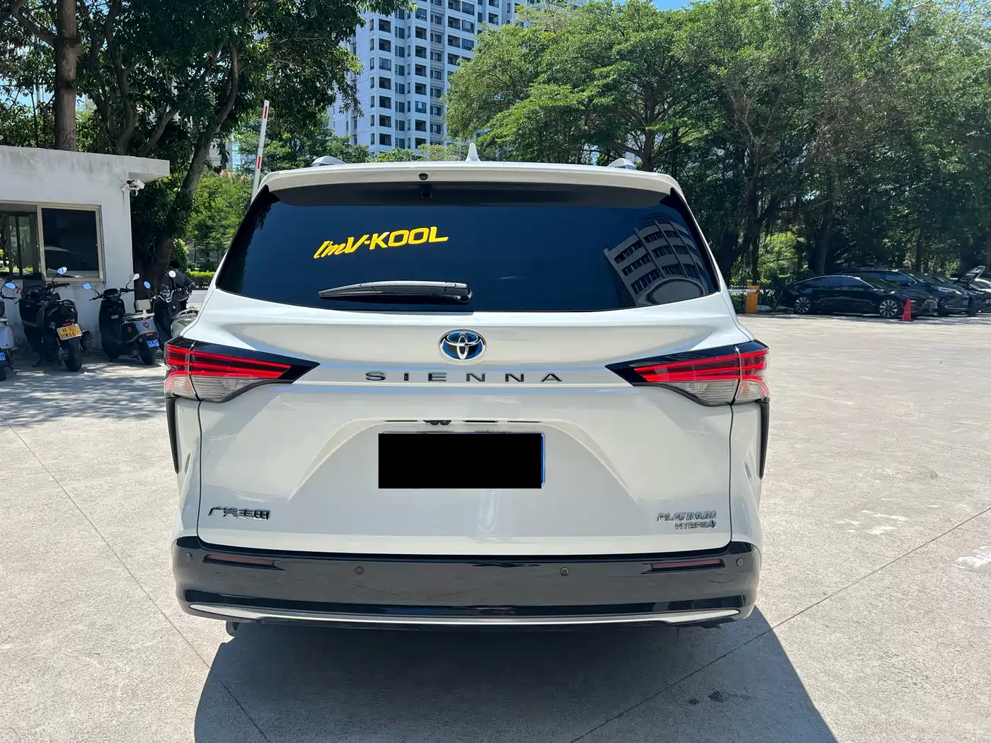 Toyota Sienna 2021 2.5L Hybrid Platinum Edition фото 5