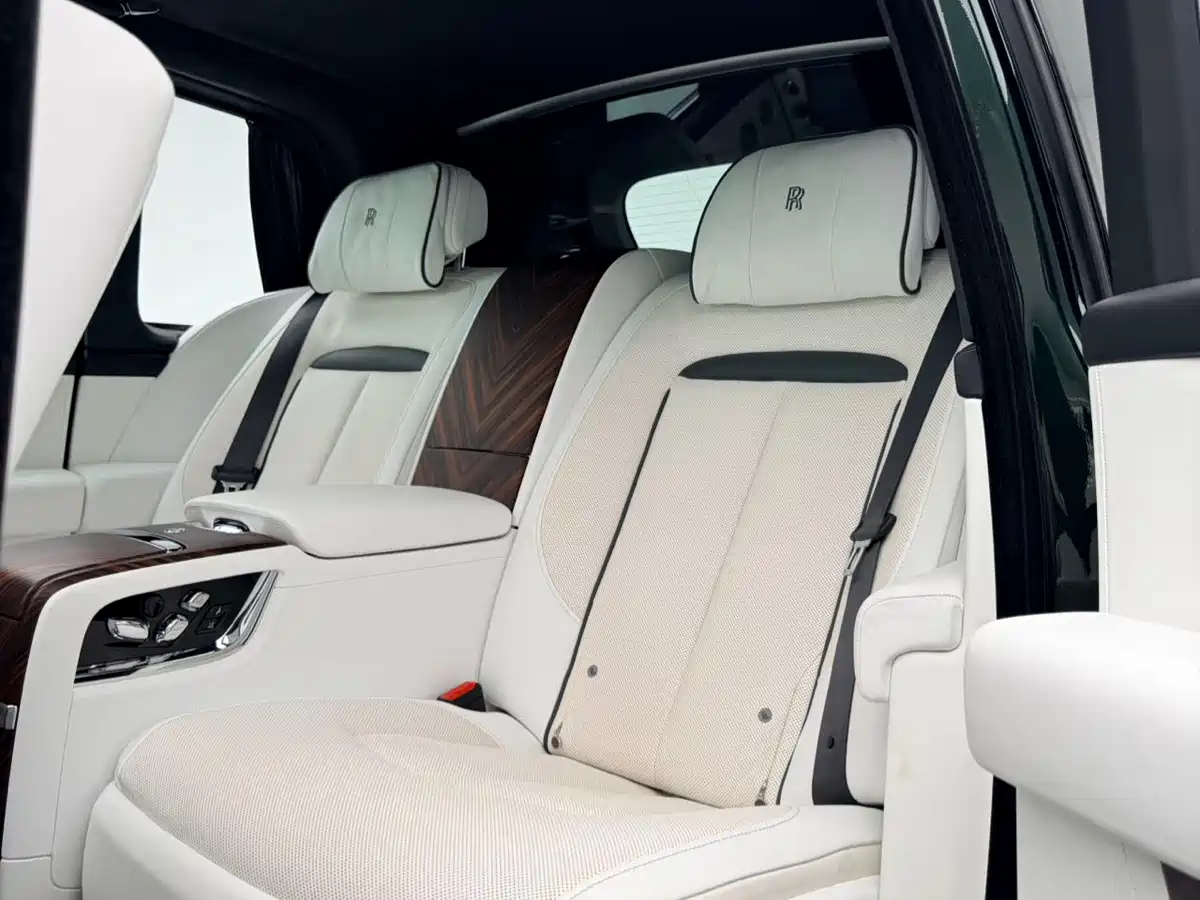 Фото 6 - Rolls-Royce Cullinan
