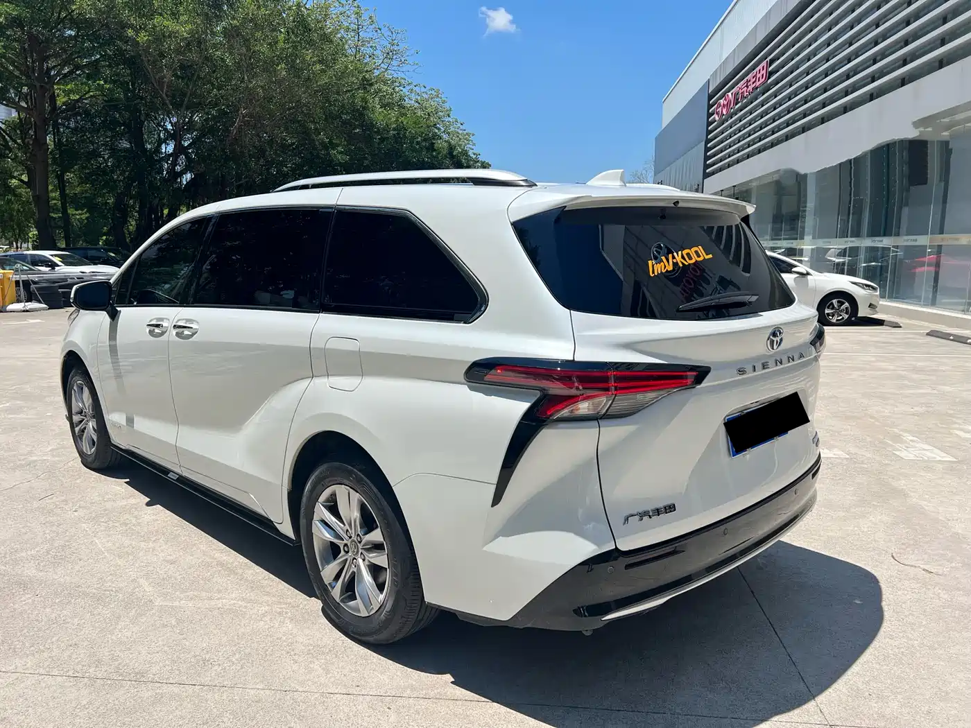 Toyota Sienna 2021 2.5L Hybrid Platinum Edition фото 4