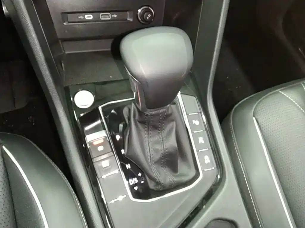 Volkswagen Tiguan L 2024 330TSI Automatic 2WD R-Line Premium Enjoyment Edition фото 21