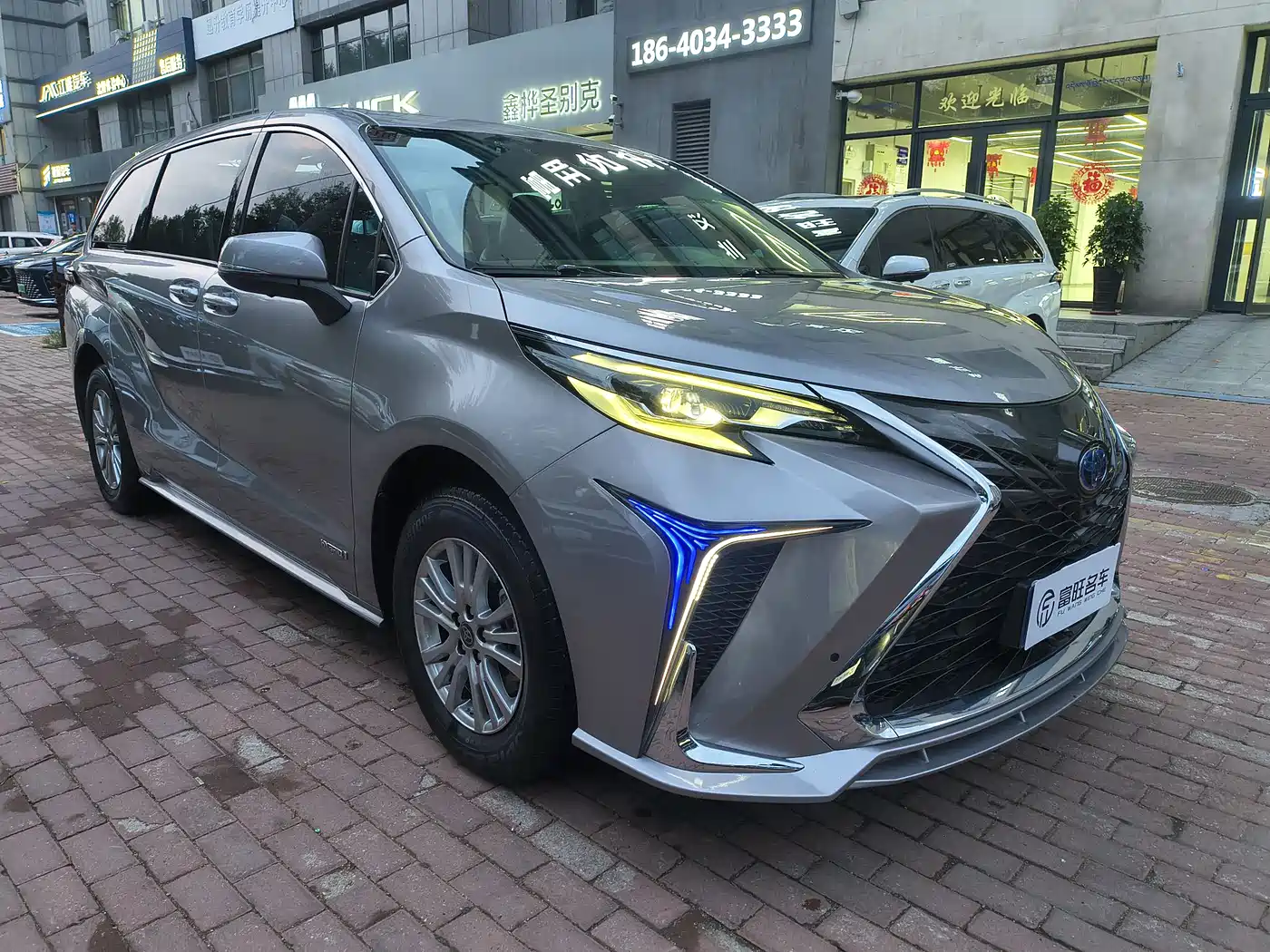 Toyota Sienna 2021 2.5L Hybrid Comfort Edition фото 3