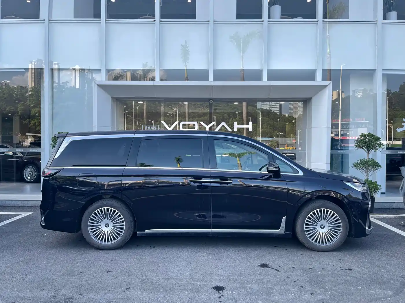 Voyah Auto Voyah Dreamer 2025 PHEV AWD Flagship Kunpeng Edition фото 9