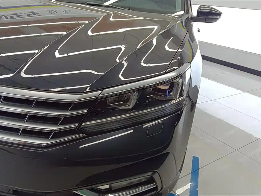 Volkswagen Passat 2017 330TSI DSG Luxury фото 5
