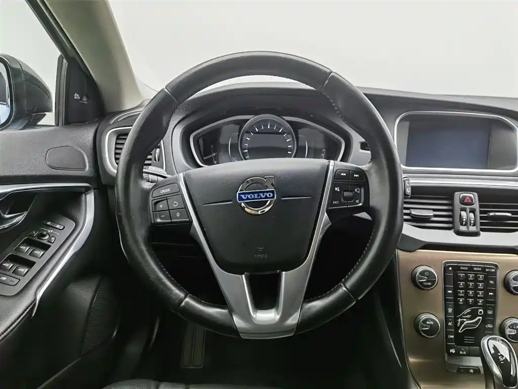 Фото 11 - Volvo V40