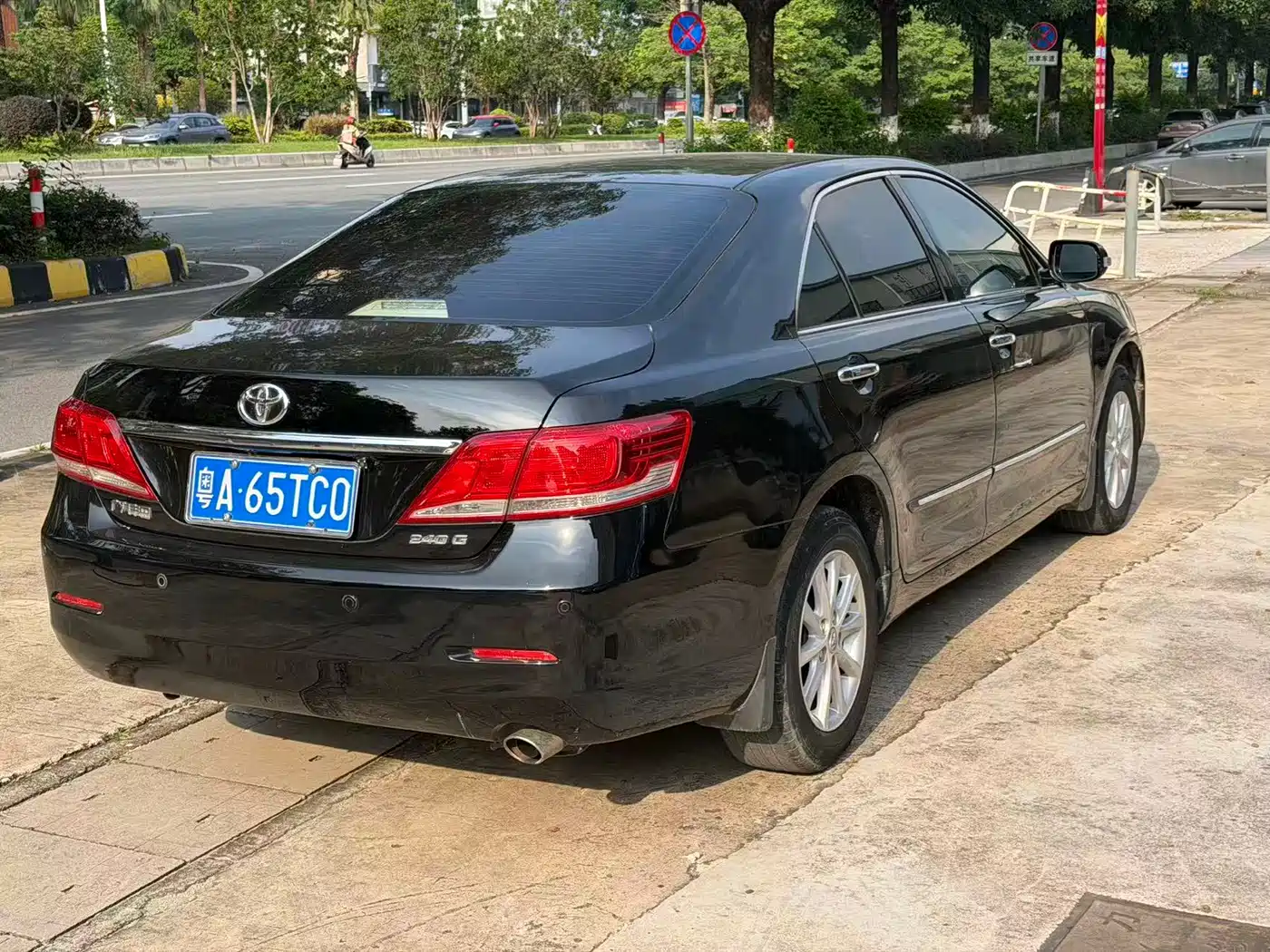 Toyota Camry 2010 240G Luxury Edition фото 4