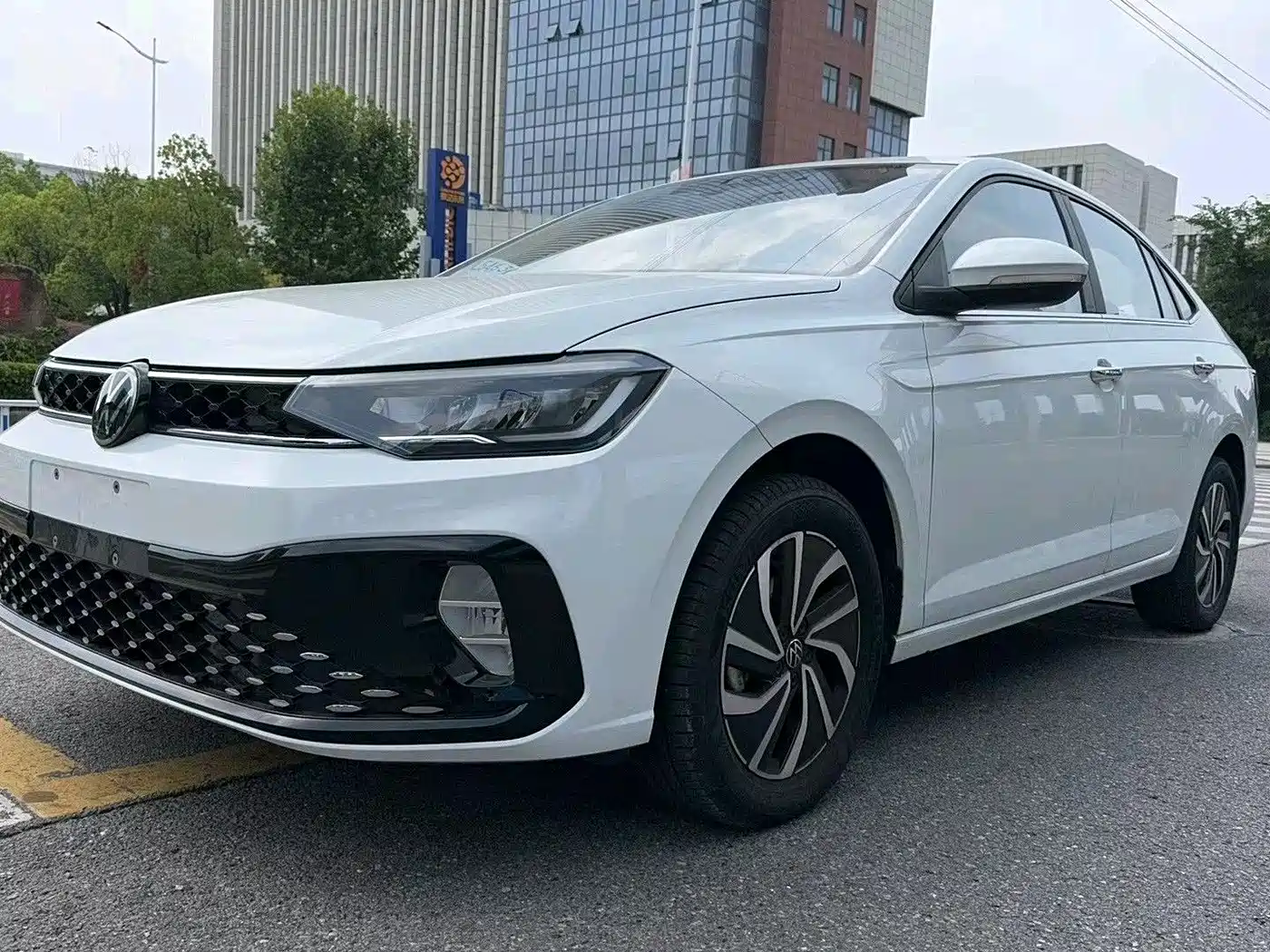 Volkswagen Lavida 2023 New Sharp 1.5L Auto Premium Edition фото 2