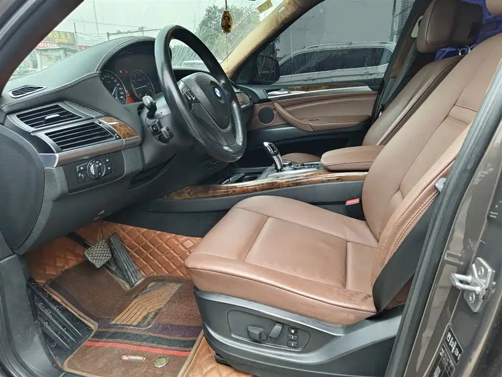 BMW X5 (Import) 2011 xDrive35i Leading Edition фото 8