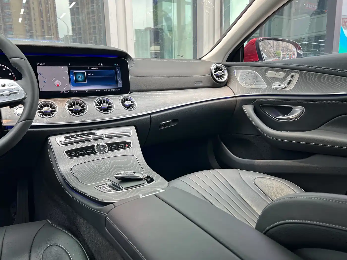 Mercedes-Benz CLS 2018 CLS 300 Luxury фото 25
