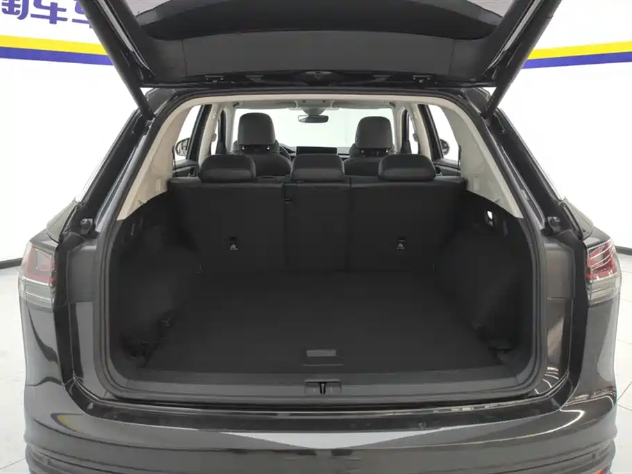 Volkswagen Tayron 2023 330TSI 2WD Luxury Plus Advanced Edition фото 4