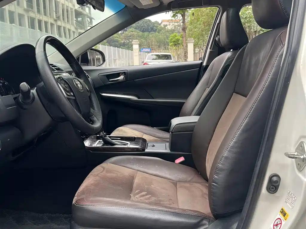 Toyota Camry 2016 2.5G 10th Anniversary Luxury Navigation Edition фото 4