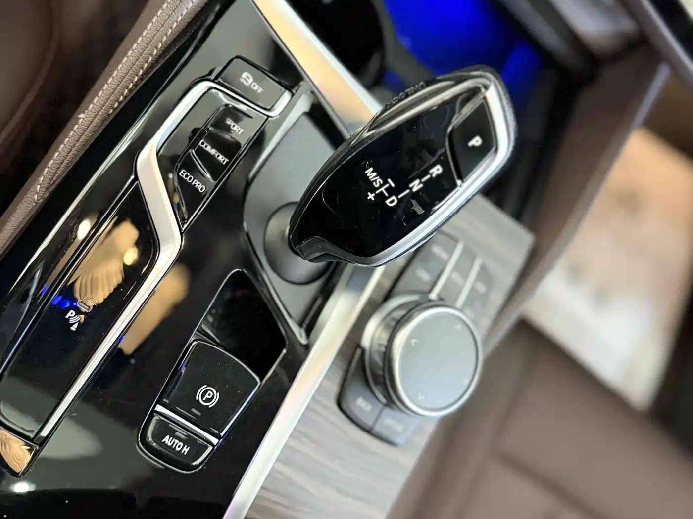 BMW 5 Series 2021 530Li xDrive Luxury Package фото 8