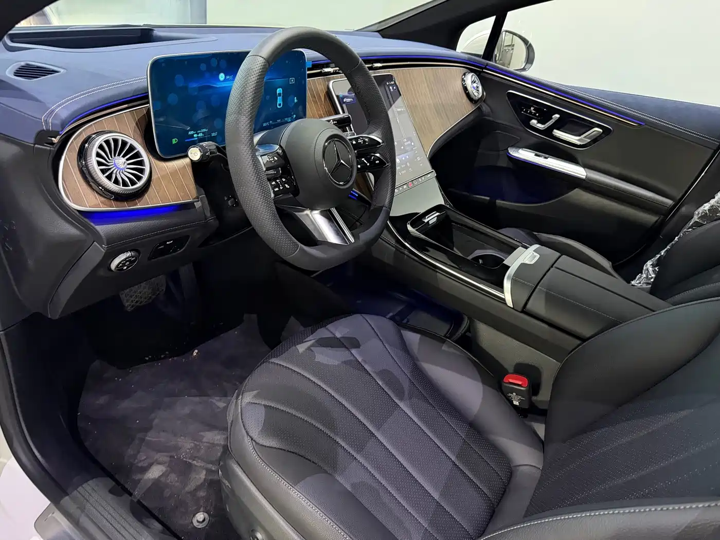 Mercedes-Benz EQE 2025 2025 Model 500 4MATIC Luxury Edition