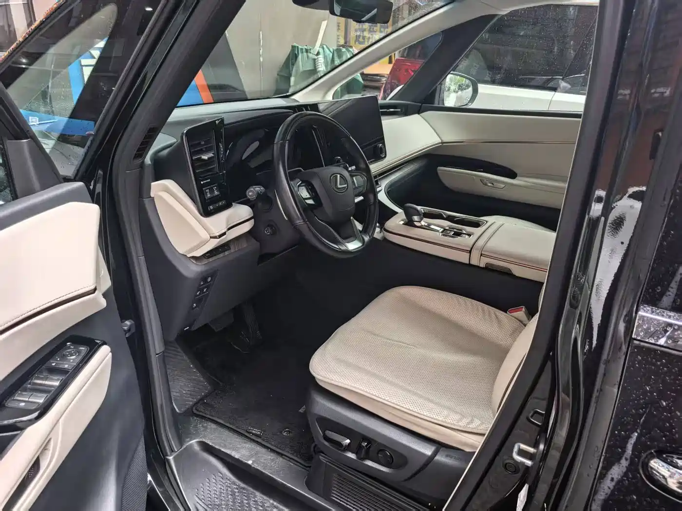 Lexus LM 2023 350h 7-Seater Elegance Edition фото 14