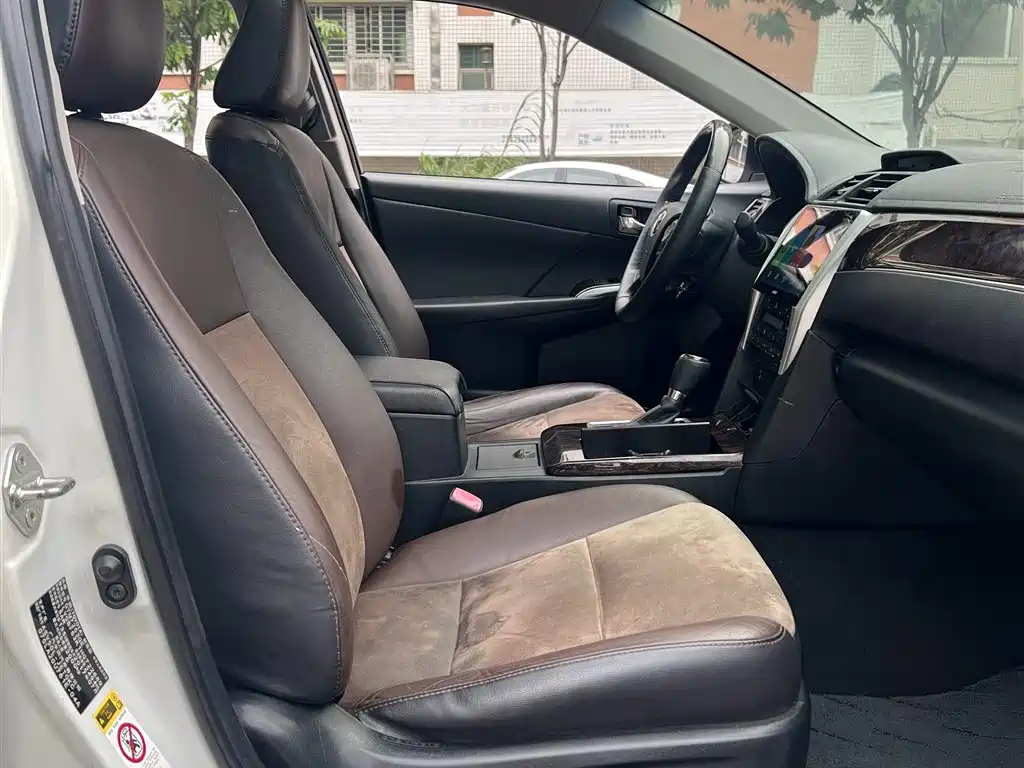 Toyota Camry 2016 2.5G 10th Anniversary Luxury Navigation Edition фото 9