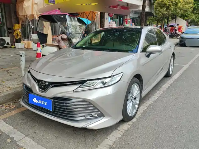 TOYOTA CAMRY