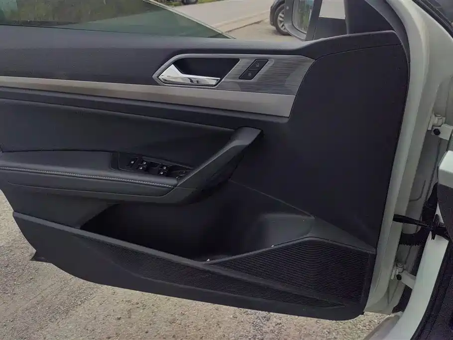 Volkswagen Lavida 2021 1.5L Auto Comfort Edition фото 7