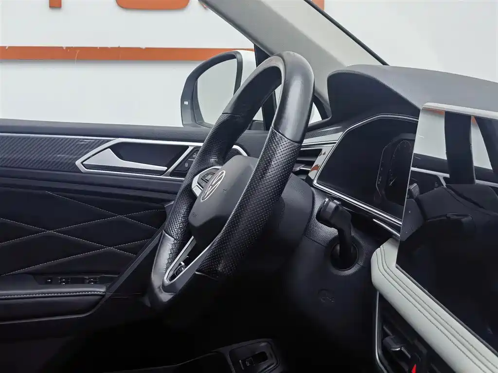 Volkswagen Tiguan L 2024 330TSI Automatic 2WD R-Line Premium Enjoyment Edition фото 22