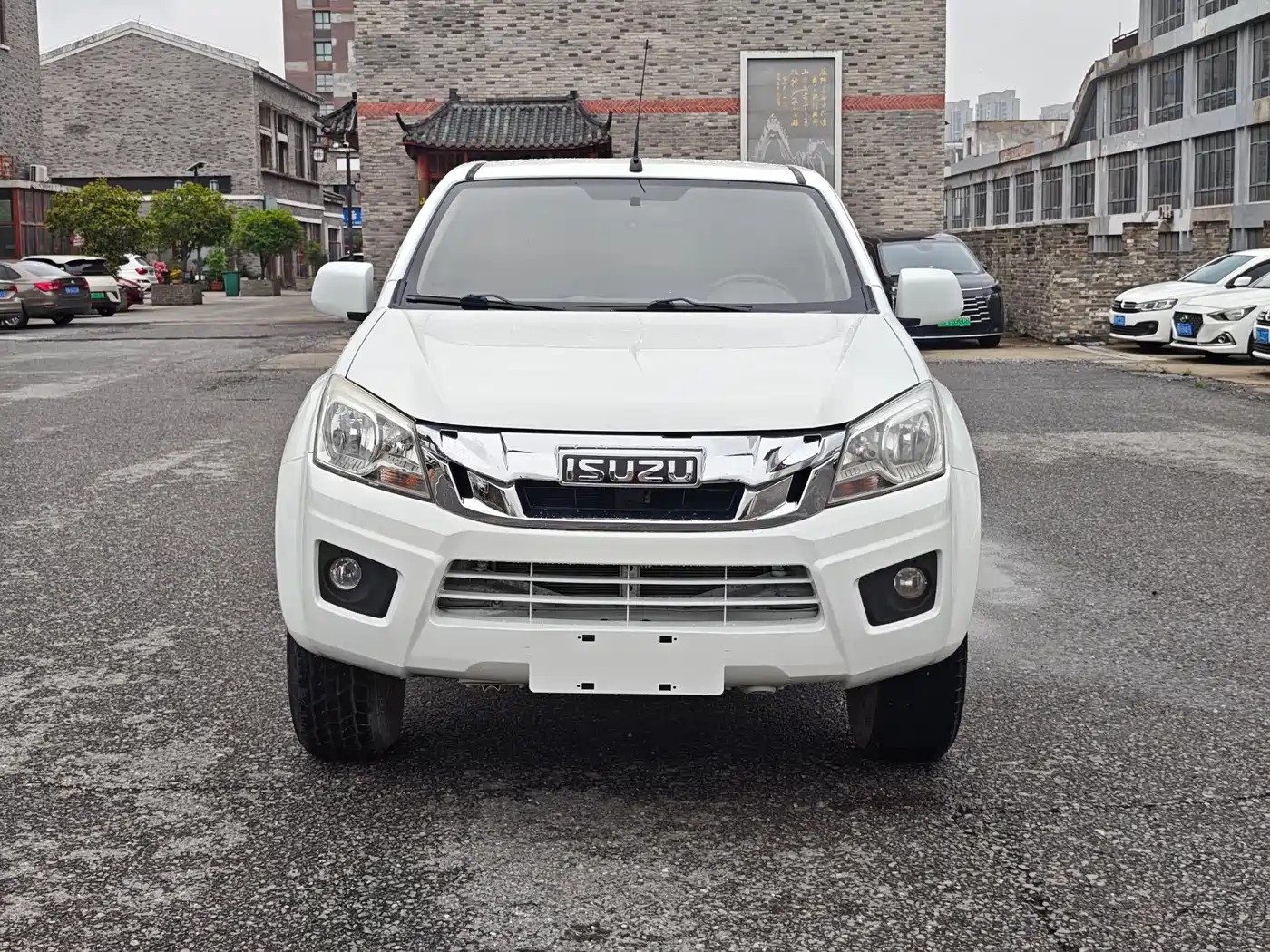 Isuzu Ruimai 2019 2018 2.8T Classic Edition 2WD Luxury Model with Extended Cargo Box JE493ZLQ5F