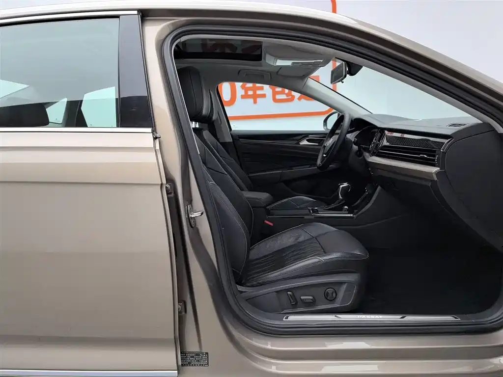 Volkswagen Passat 2019 Model 380TSI Luxury Edition China VI фото 23