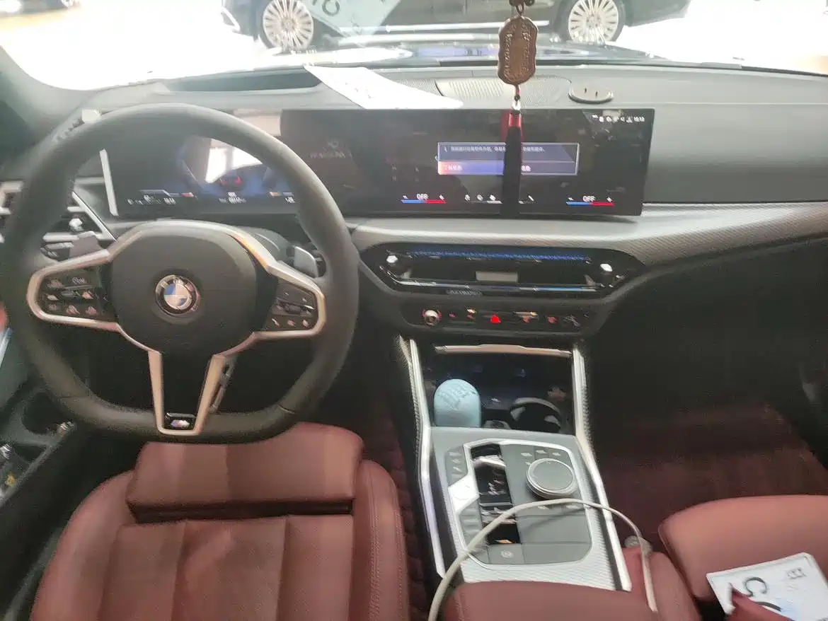 BMW 3 Series 2026 330Li Excellence M Sport Shadowline Package фото 6