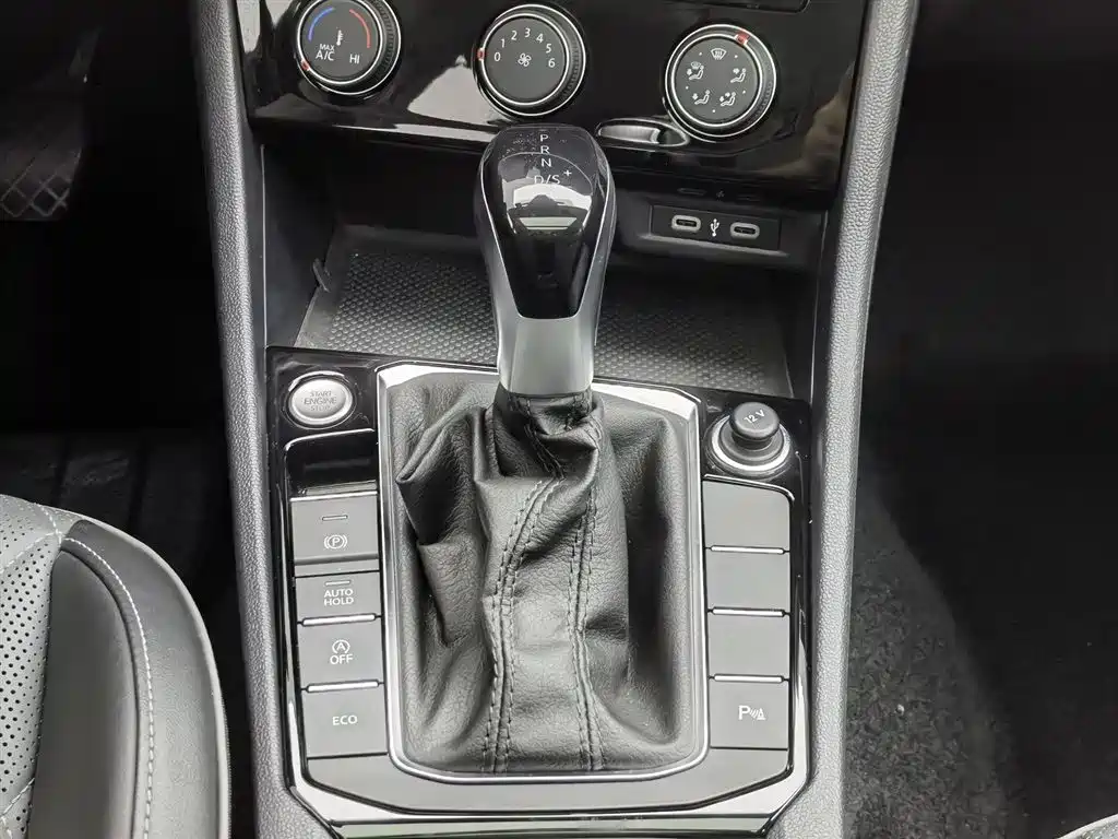 Volkswagen Sagitar 2023 300TSI DSG Surpassing Edition фото 13