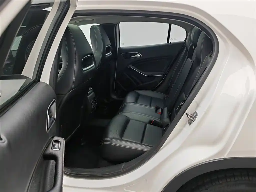Mercedes-Benz GLA 2018 GLA 220 4MATIC Sport фото 15