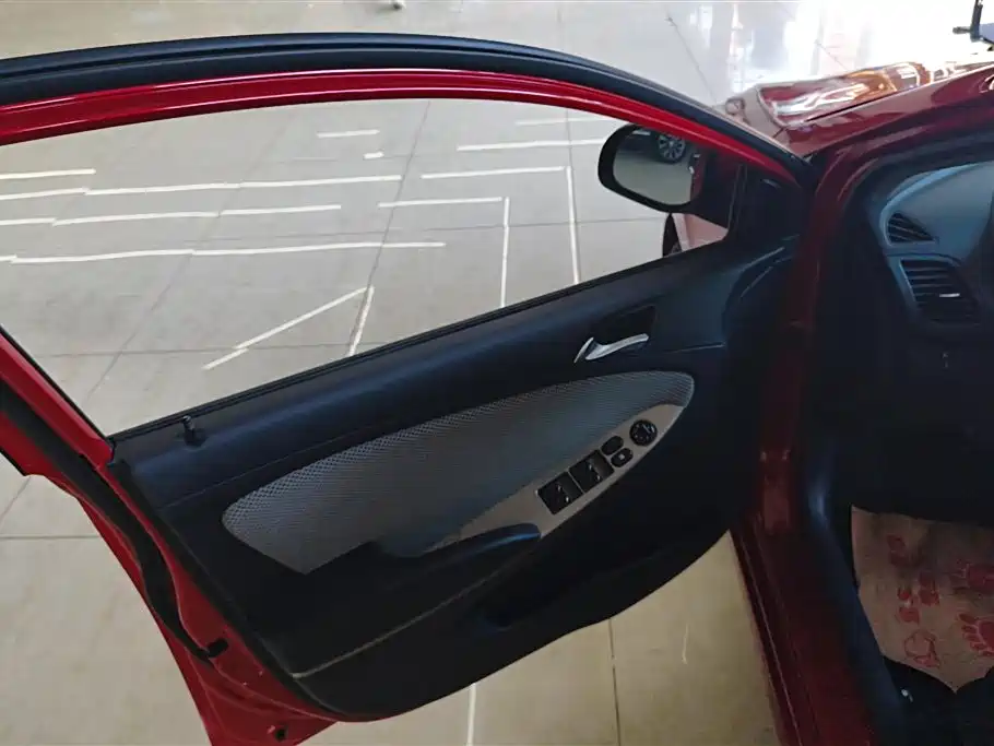 Hyundai Reina 2014 Model 1.6L Automatic TOP фото 7