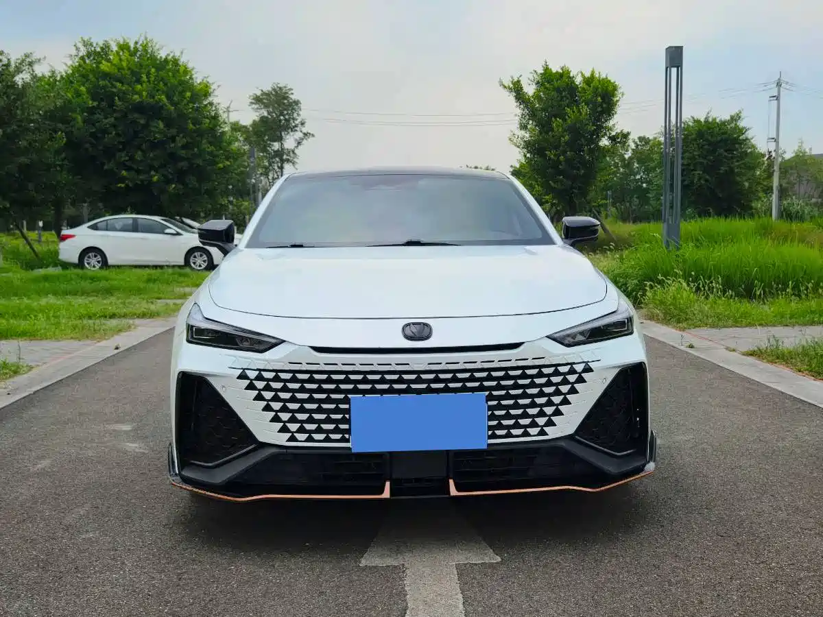 Фото 2 - Changan UNI-V