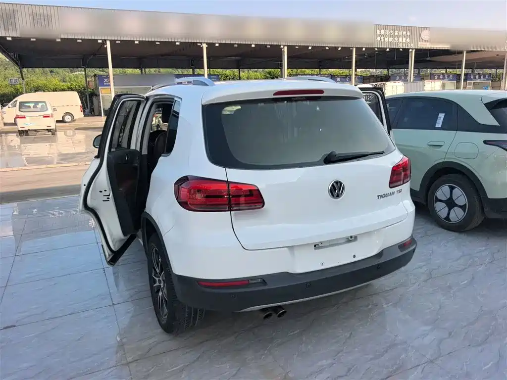 Volkswagen Tiguan 2015 1.8TSI Automatic 2WD Highline фото 13