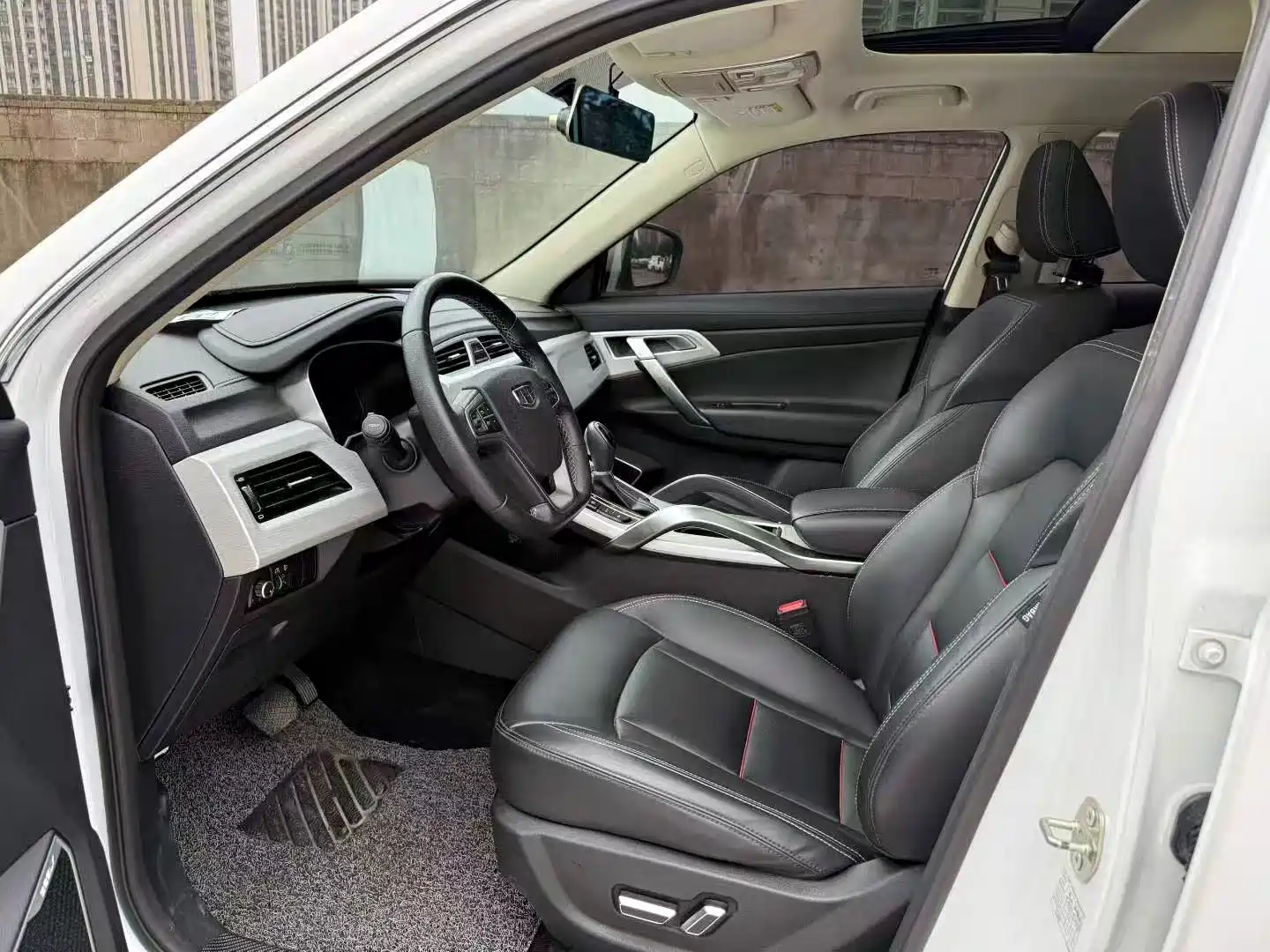 Фото 3 - Geely Atlas