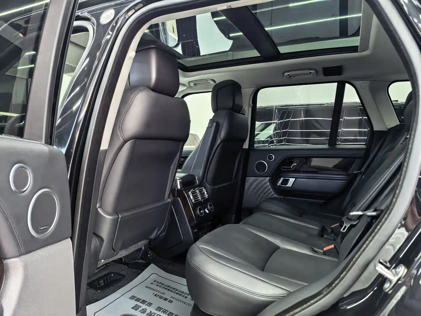 Land Rover Range Rover 2020 3.0 L6 Heritage Edition фото 7
