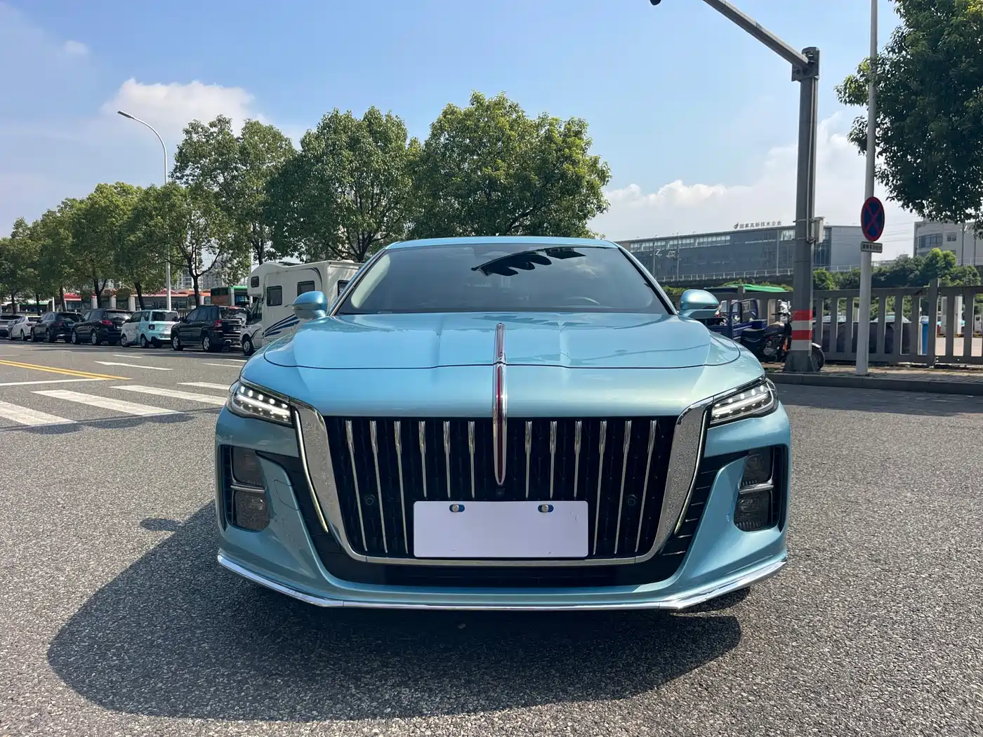 Hongqi H5 2023 2.0T Auto Smart Connect Flag Comfort фото 2