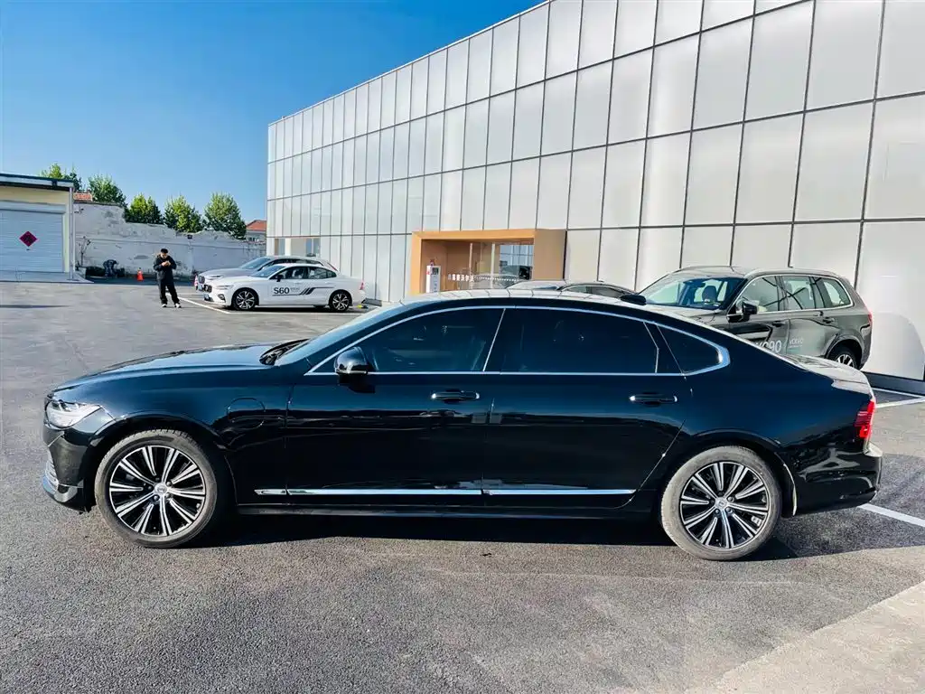 VOLVO S90 PLUG-IN HYBRID
