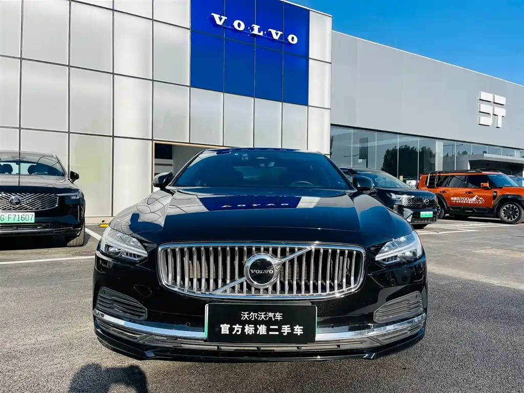 VOLVO S90 PLUG-IN HYBRID