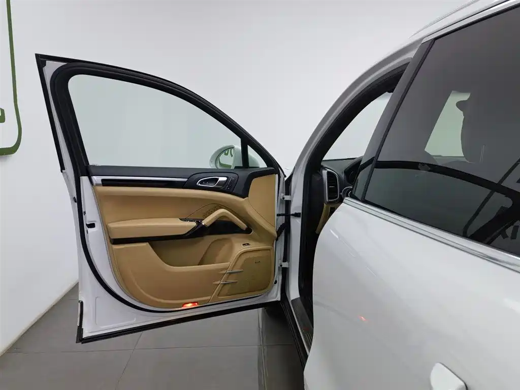 PORSCHE CAYENNE NEW ENERGY