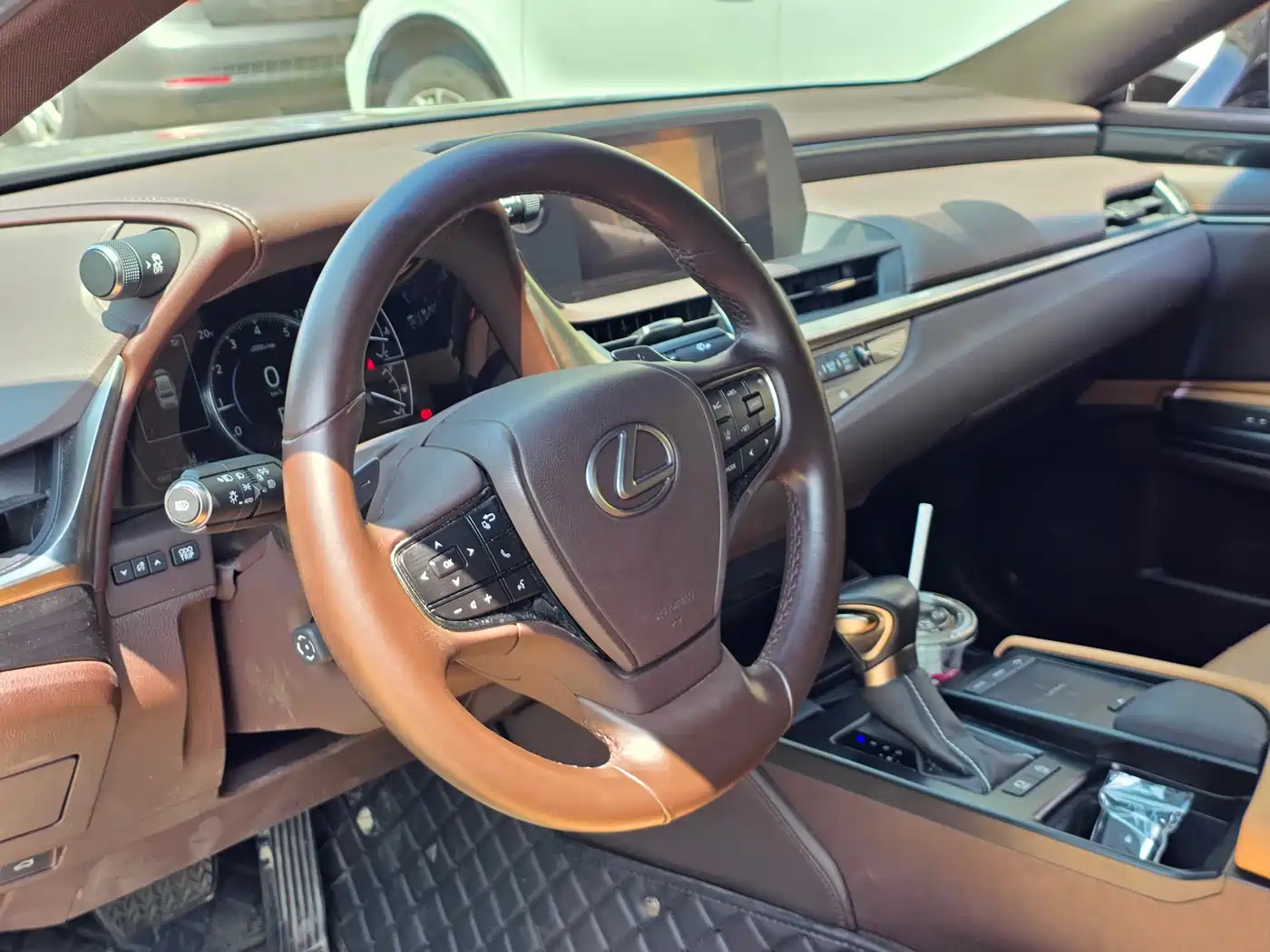 Lexus ES 2021 200 Excellence Edition фото 3