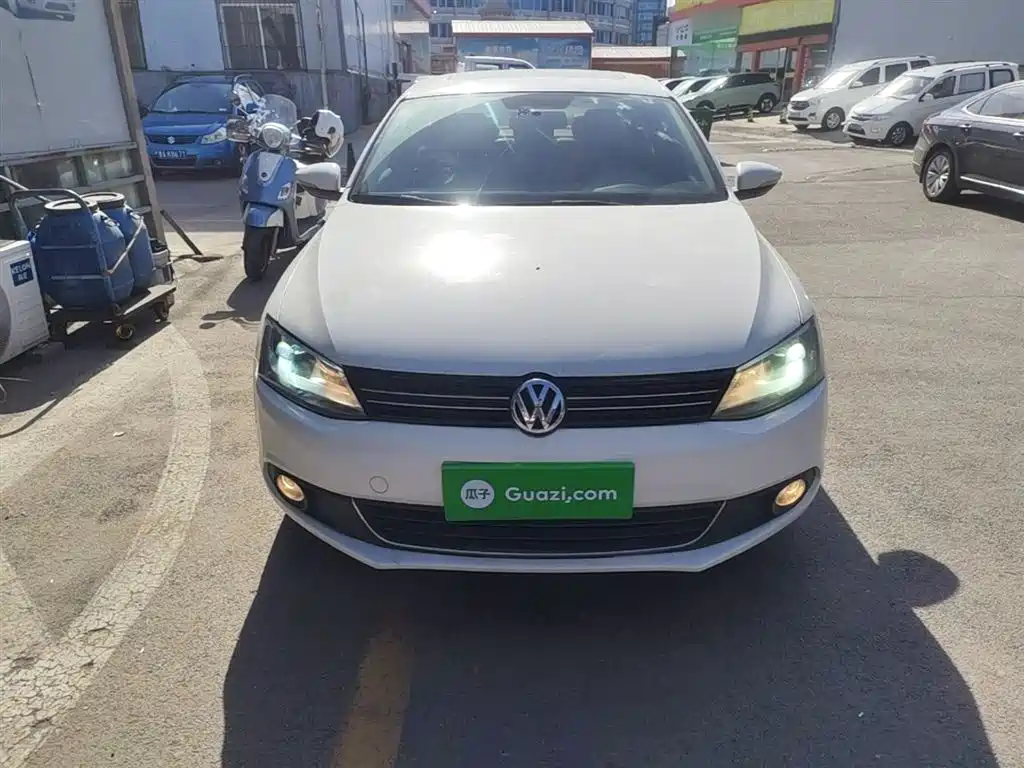 Volkswagen Sagitar 2014 Facelift 1.6L Automatic Comfort фото 3