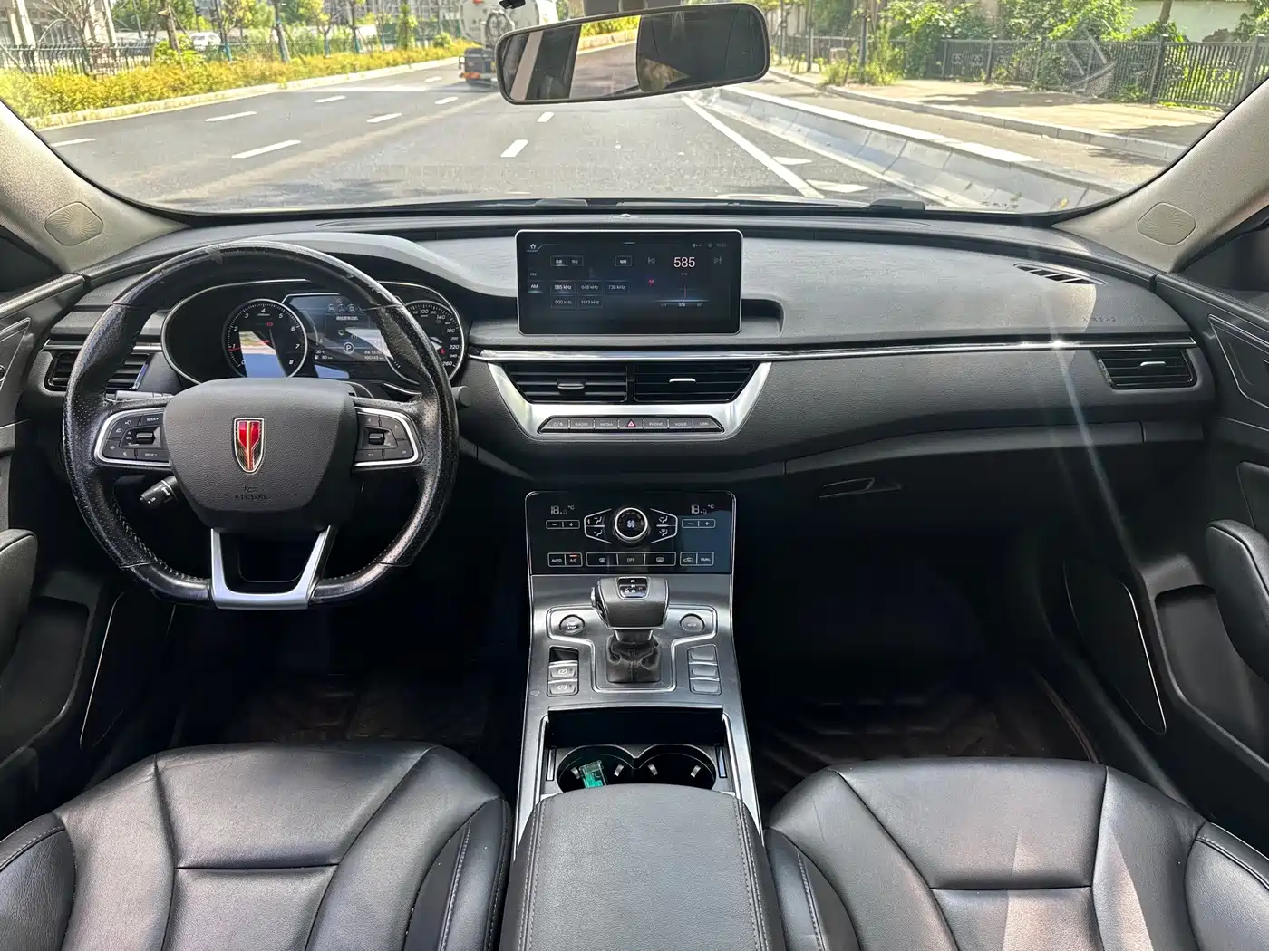 Photo 5 - Hongqi H5