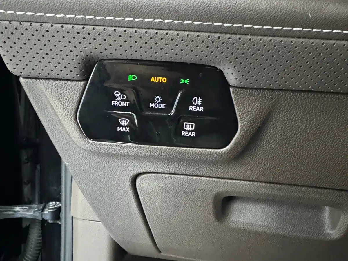 Volkswagen Viloran 2022 380TSI Premium Edition фото 10