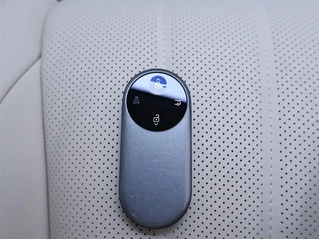 AITO Wenjie AITO M8 2025 Model Extended Range Max+ Edition 53.4kWh 6-Seater фото 26